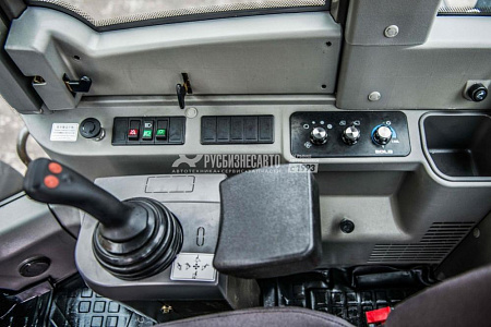 Погрузчик фронтальный одноковшовый SDLG L953F
