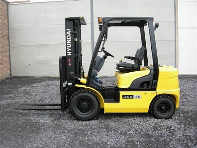 Дизельный вилочный погрузчик HYUNDAI 25DF-7