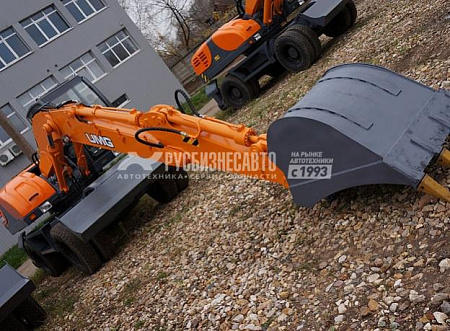 Экскаватор колесный UMG E140W